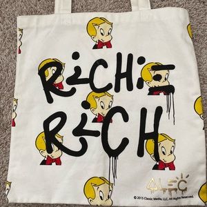 Tote bag